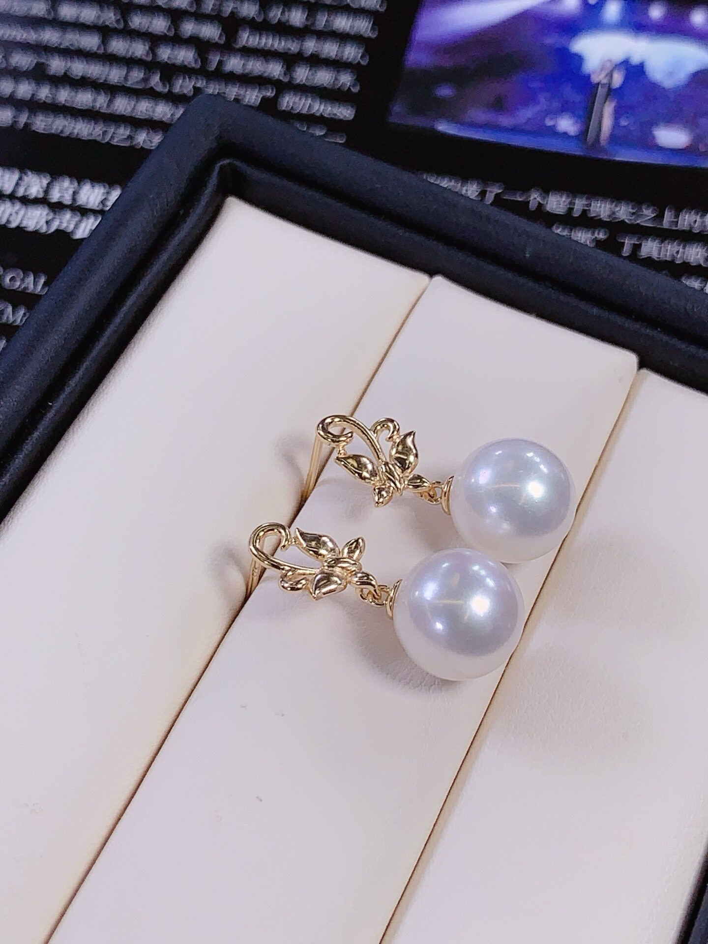 Fashionable Butterfly Dynamic  - Akoya Pearl Stud Earrings Sterling Silver recension och pris